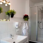아파트 Ante Portas *